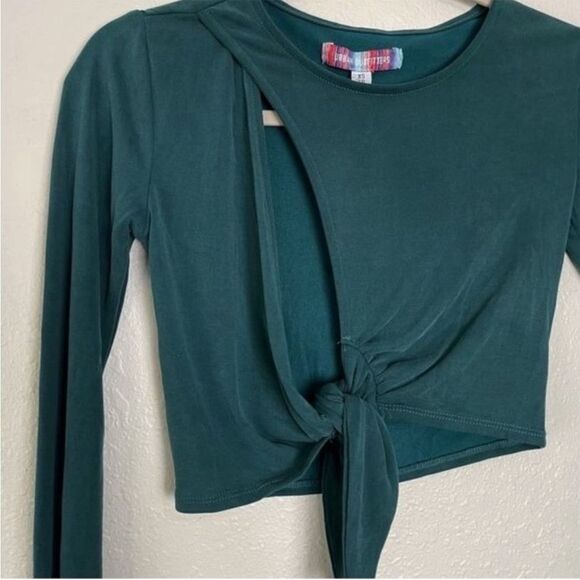 🌻HP🌻NWOT Urban Outfitters green Elle keyhole wrap crop top flare sleeves S - Picture 8 of 16
